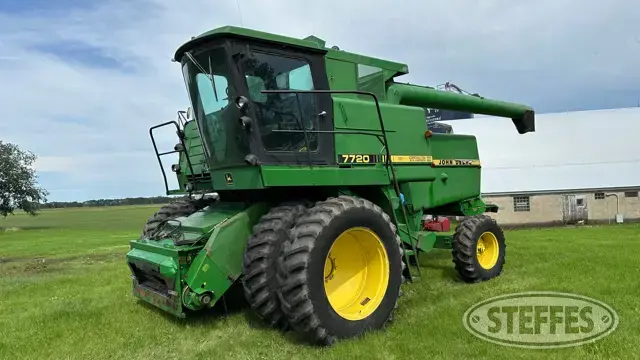 1988 John Deere 7720 Titan II