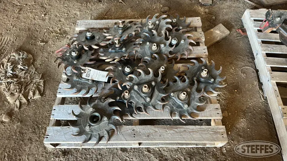 (16) Dawn closing wheels Ag Equipment Part