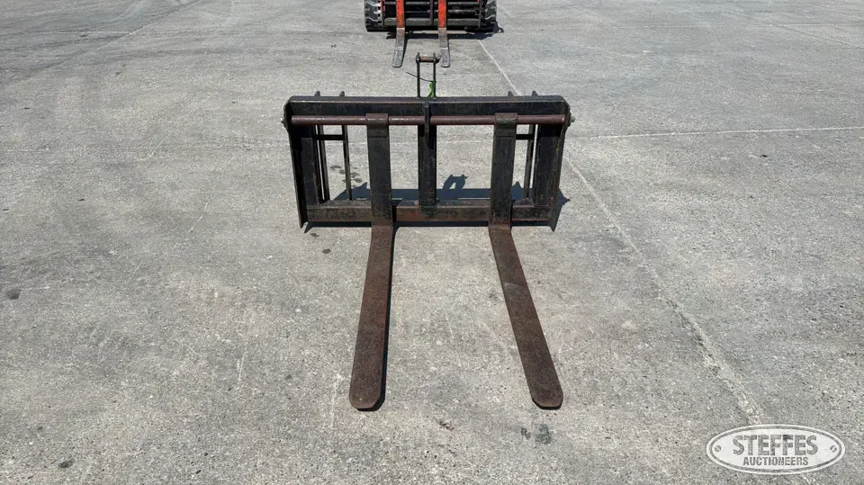MDS loader pallet forks Tractor Loaders and Attachment