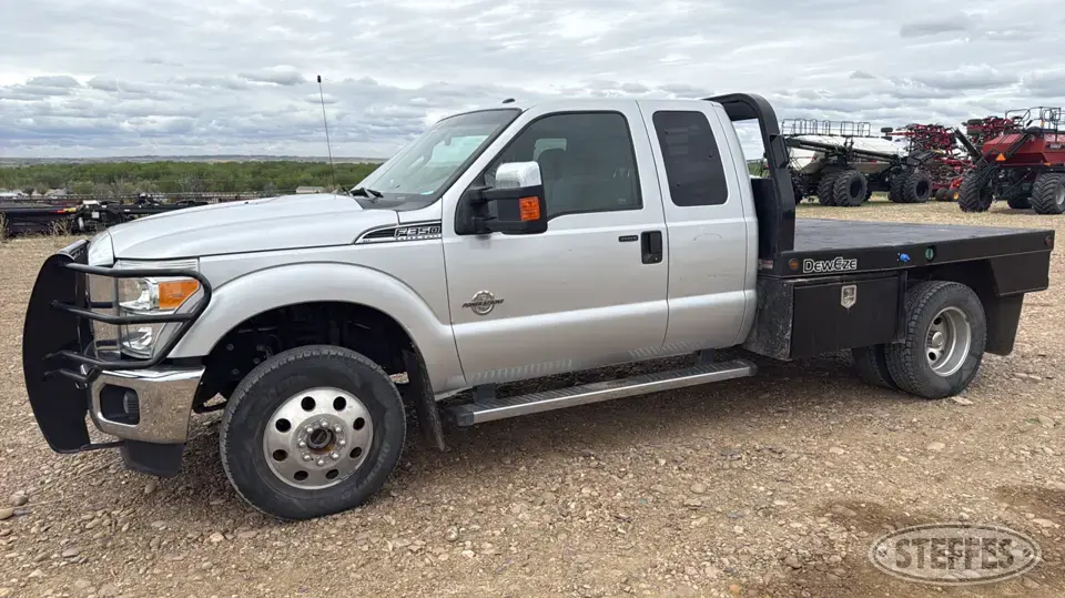2013 Ford F-350 XLT Flatbed Truck