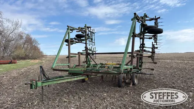 John Deere 1610