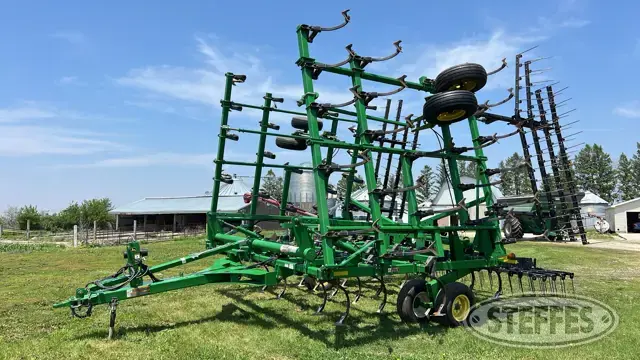 2013 John Deere 2210