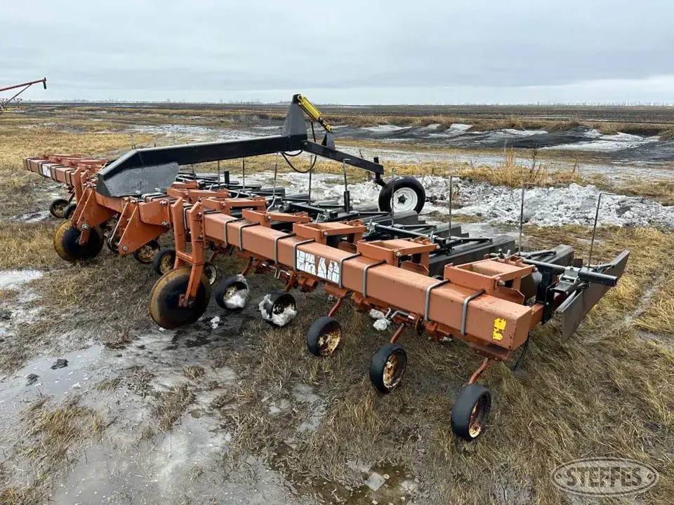 1993 H&S L2R-22 Row Crop Cultivator
