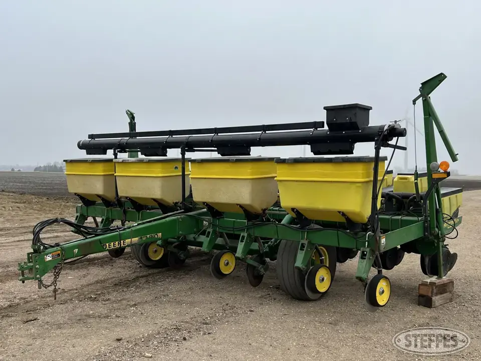 1998 John Deere 1780 12 or More Row Planter
