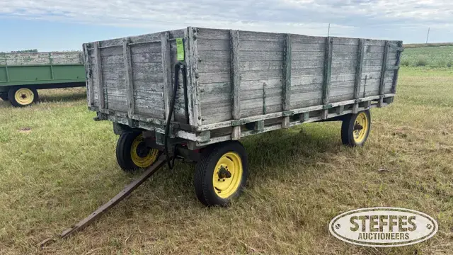 Wood bale wagon