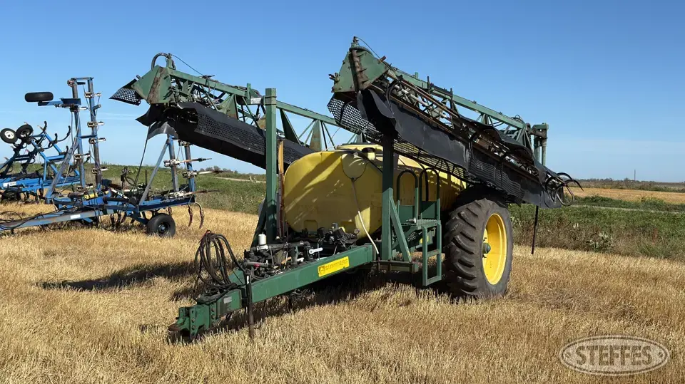 2015 Summers Pull-Type Sprayer