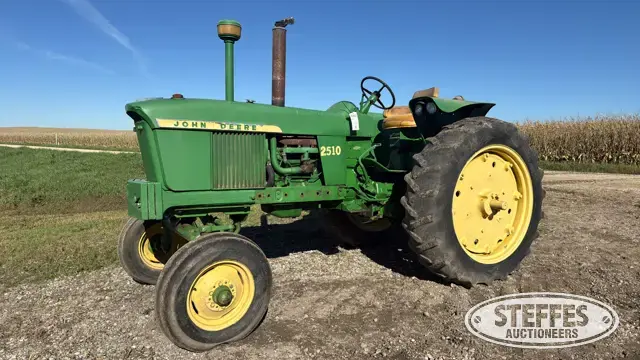 John Deere 2510