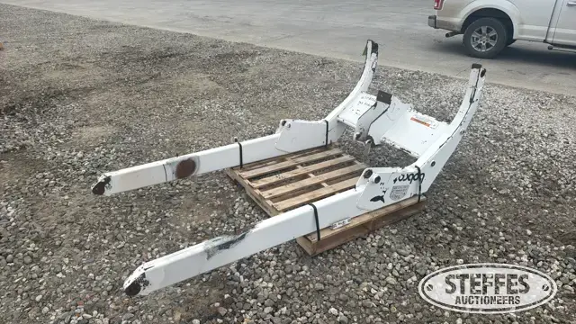Bobcat skid steer loader arms