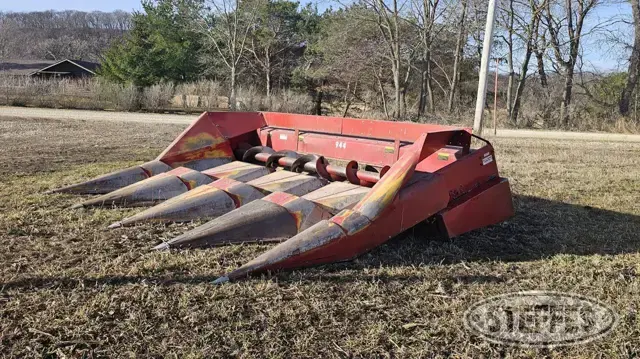 International 944