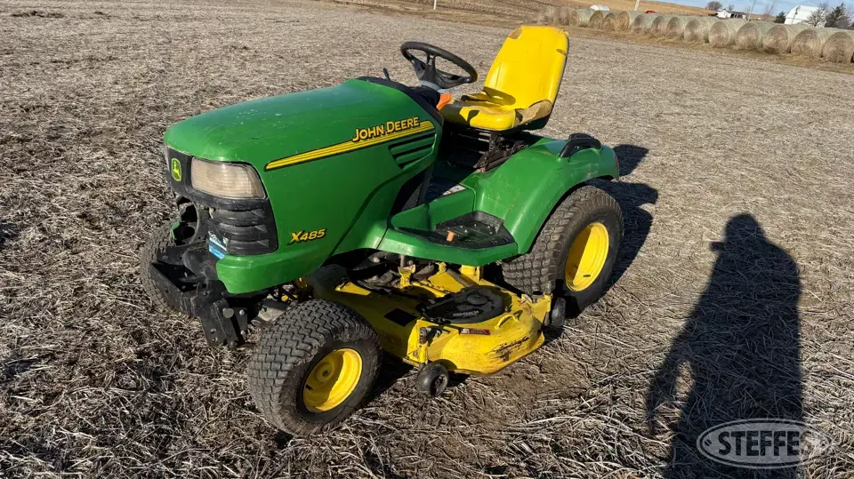 2004 John Deere X485 Lawn Tractor