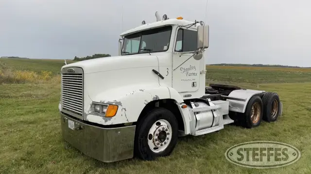 2002 Freightliner FLD112