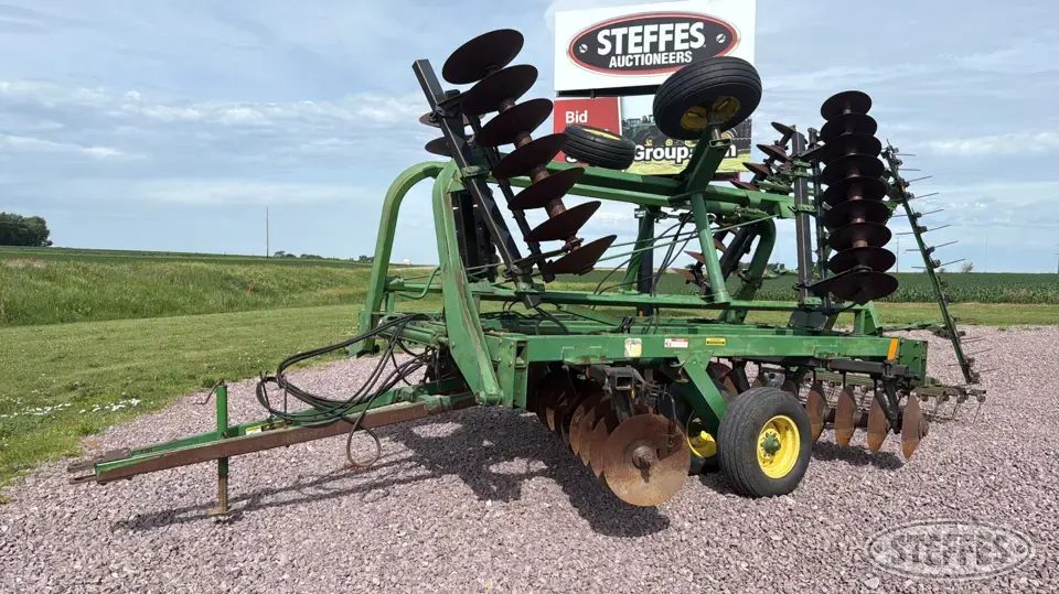 John Deere 235 Disc