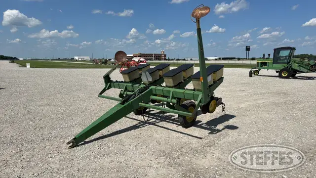 John Deere 7000