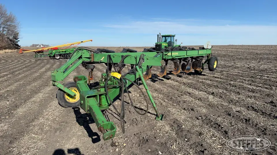 John Deere 2800 Plow
