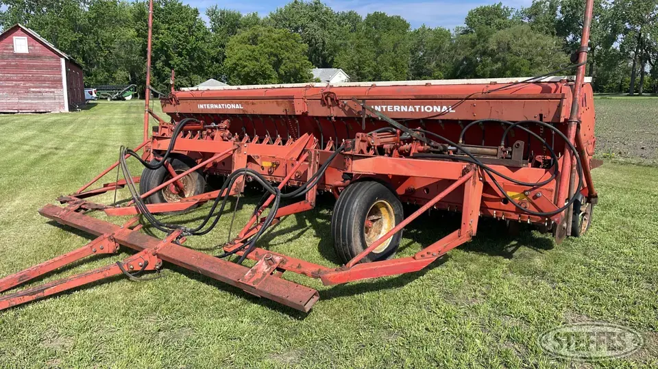 International 620 Press Drill