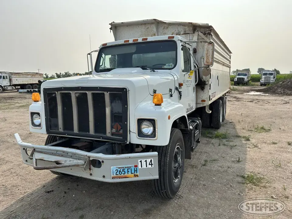 1990 International 2574 Specialty Truck