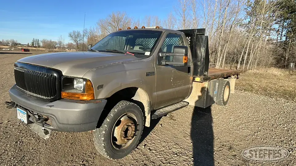 2000 Ford F-450 Flatbed Truck