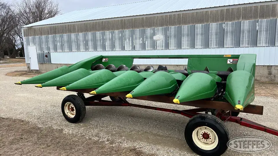 John Deere 643 Corn Head