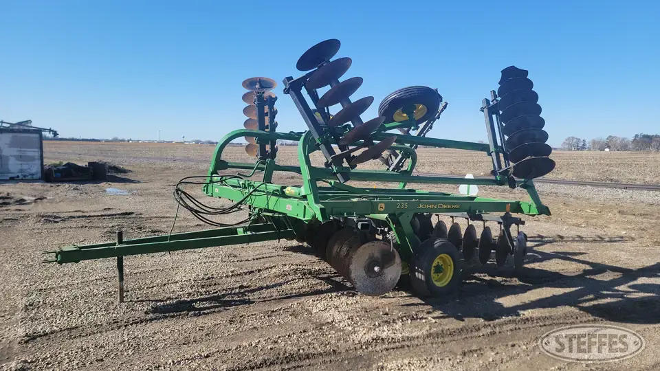 John Deere 235 Disc