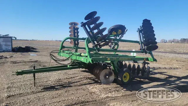 John Deere 235