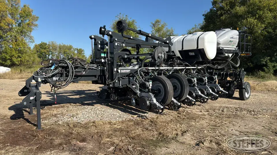 2024 Harvest International PB4030 12 or More Row Planter