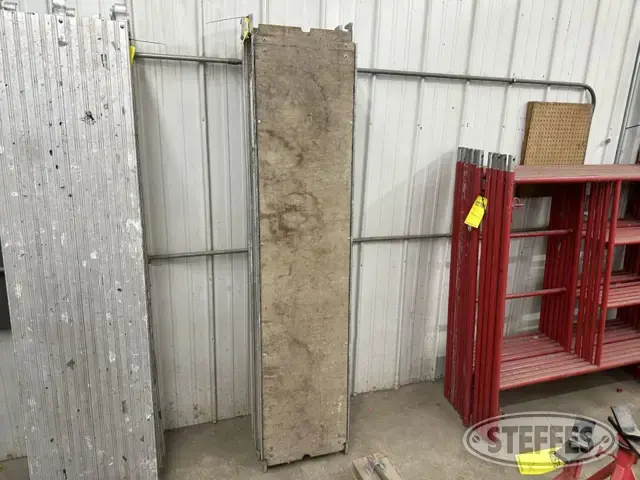 (3) Aluminum/wood scaffolding planks