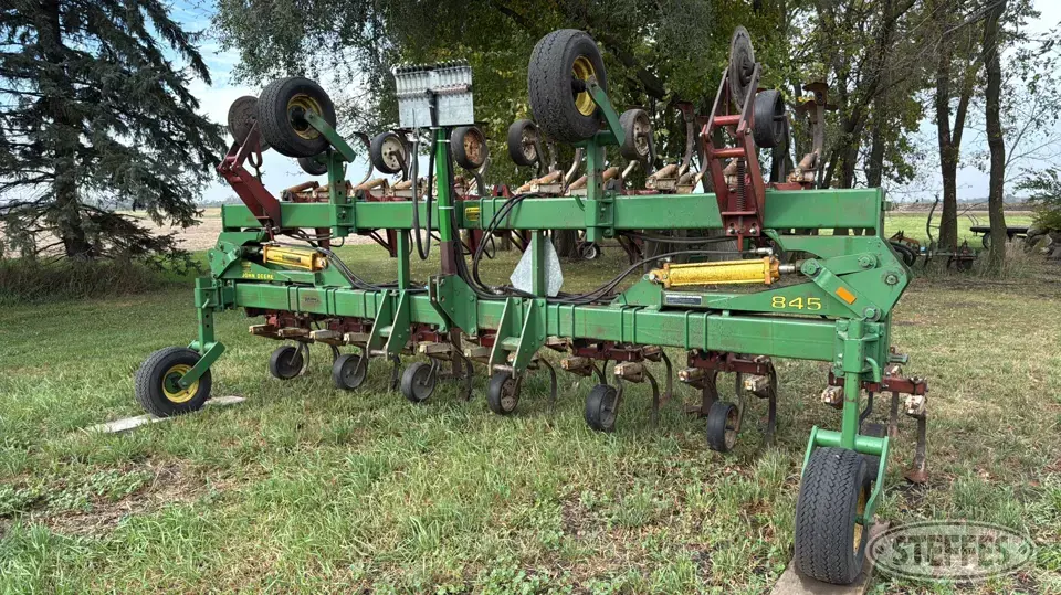 John Deere 845 Row Crop Cultivator