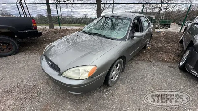 2004 Ford Taurus SE