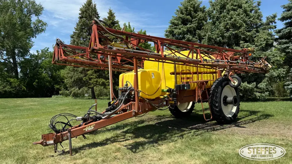 2004 H&S LPS-0132 Pull-Type Sprayer