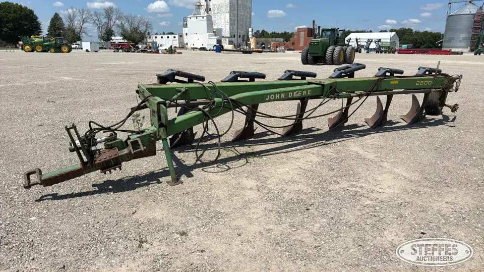 John Deere 2800 Plow