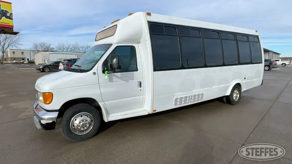 2000 Ford E450 Super Duty Bus