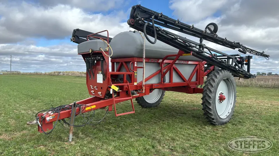 Redball 570 Pull-Type Sprayer