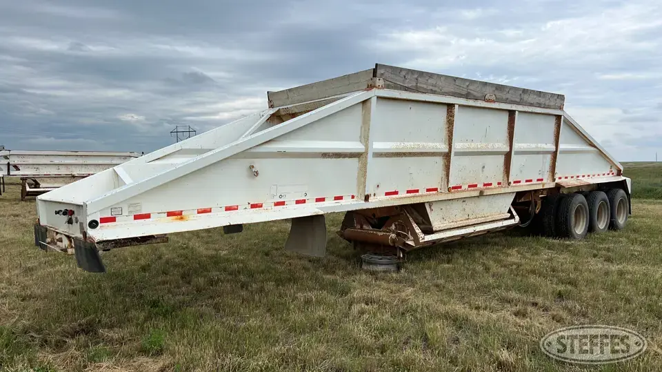 1998 Corn Belt Mfg. S-4202 Belly Dump Trailer