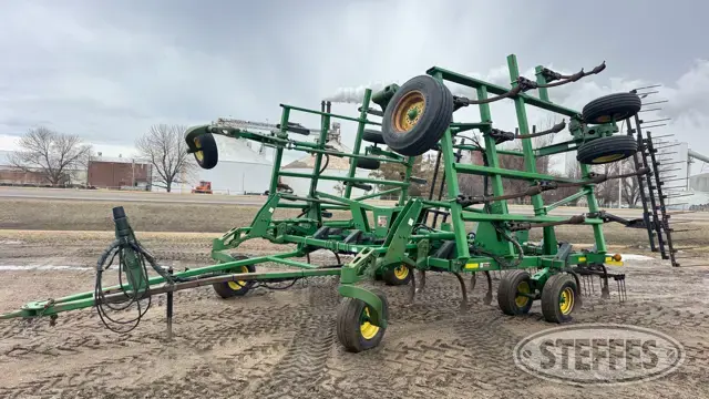 2004 John Deere 2410