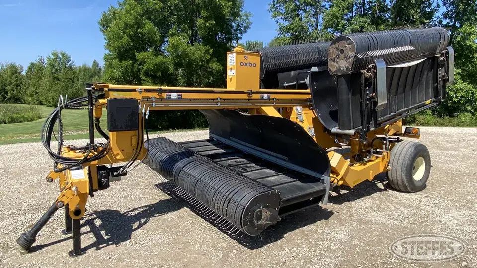 2015 Oxbo 334 Bale Handling