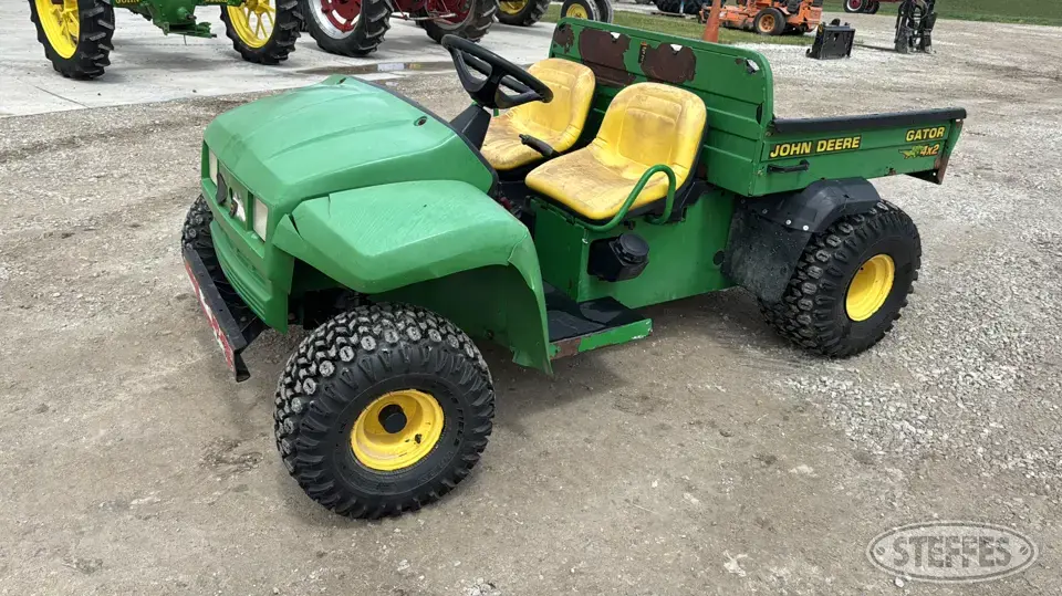 John Deere Gator 4x2 UTV