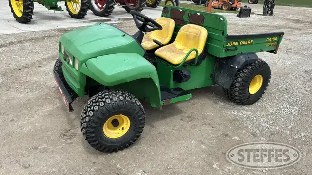 John Deere Gator 4x2