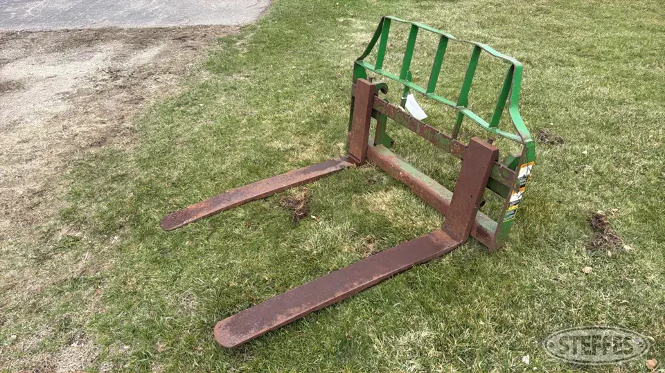 Frontier pallet forks Tractor Loaders and Attachment