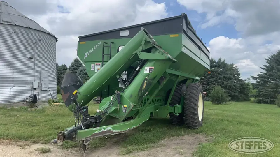 Brent 1084 Avalanche Grain Cart