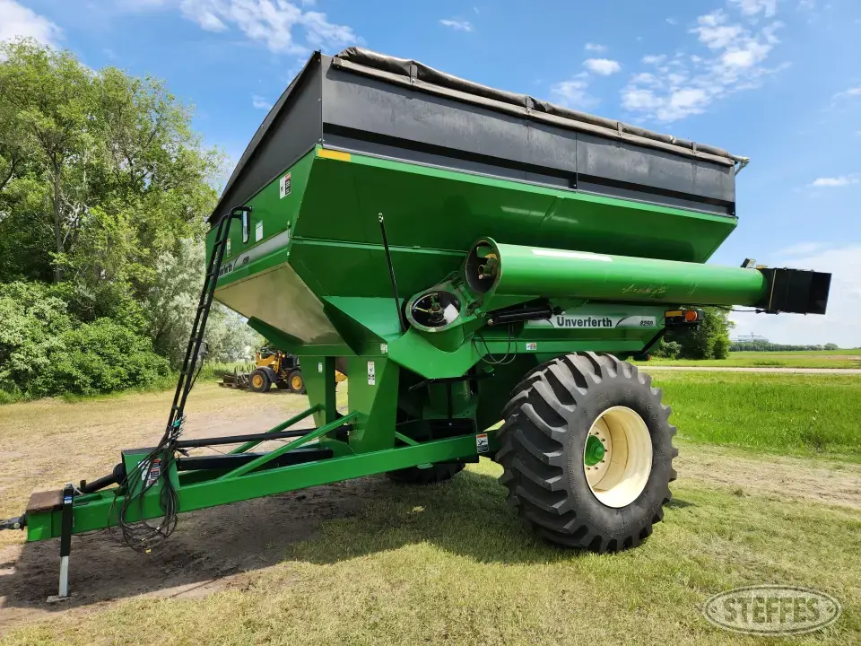 Unverferth 8250 Grain Cart