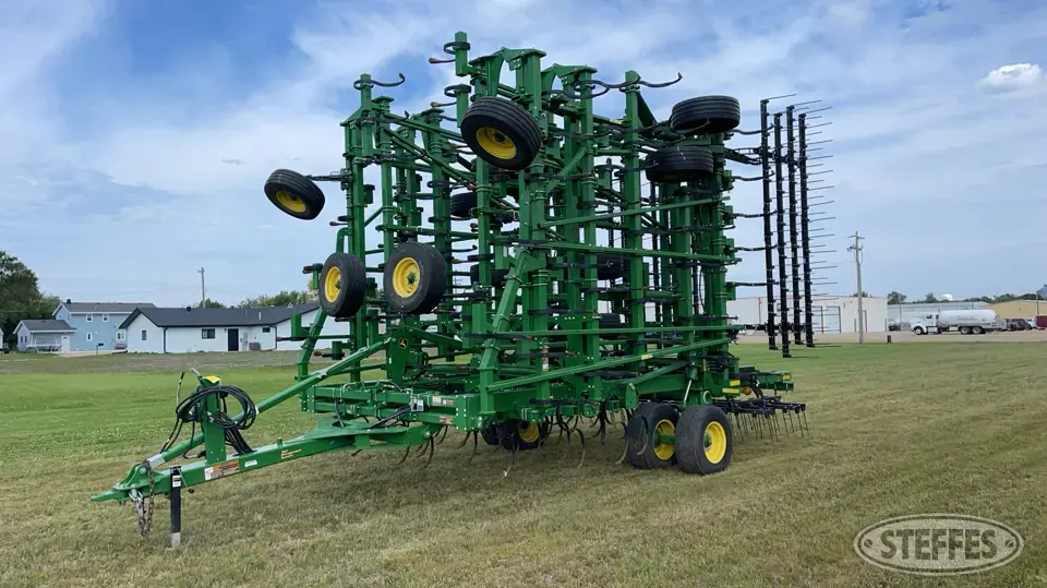 2019 John Deere 2230 Field Cultivator
