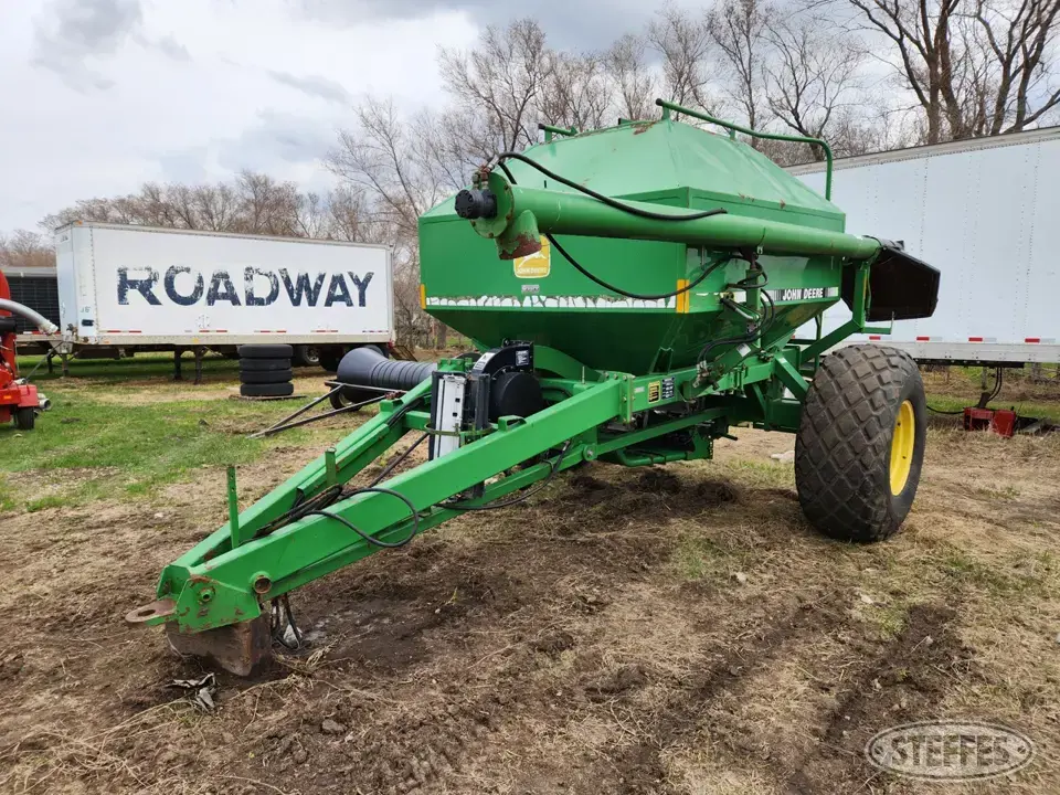 John Deere 787 Commodity Cart