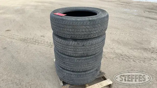 (4) Hankook Dynapro AT2 275/60R20 tires