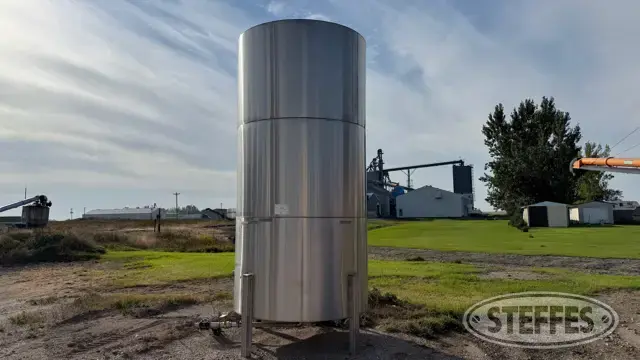Approx. 2,500 gal. SS tank