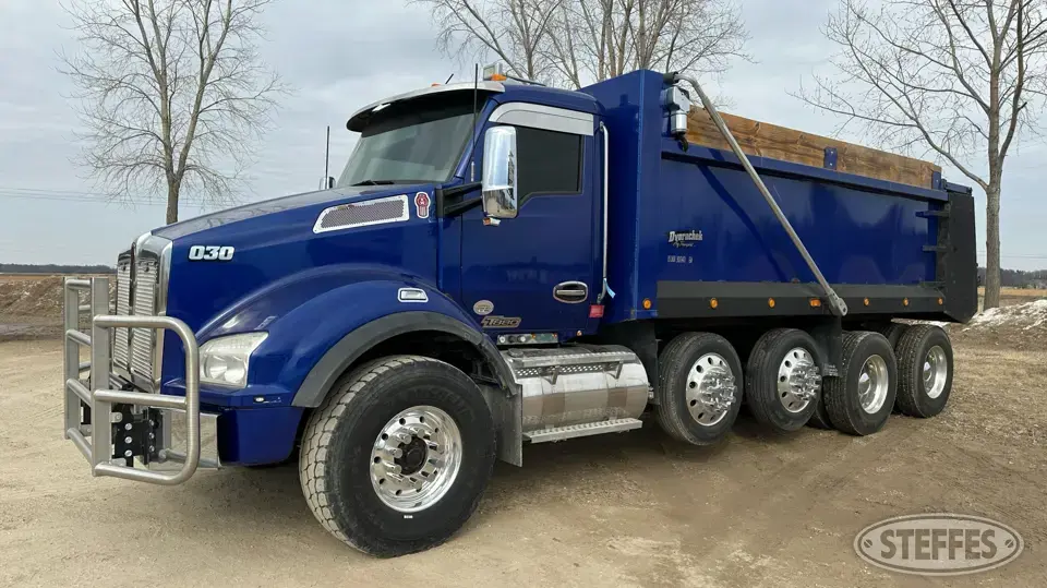 2017 Kenworth T880 Dump Truck