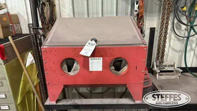 Sand blasting cabinet