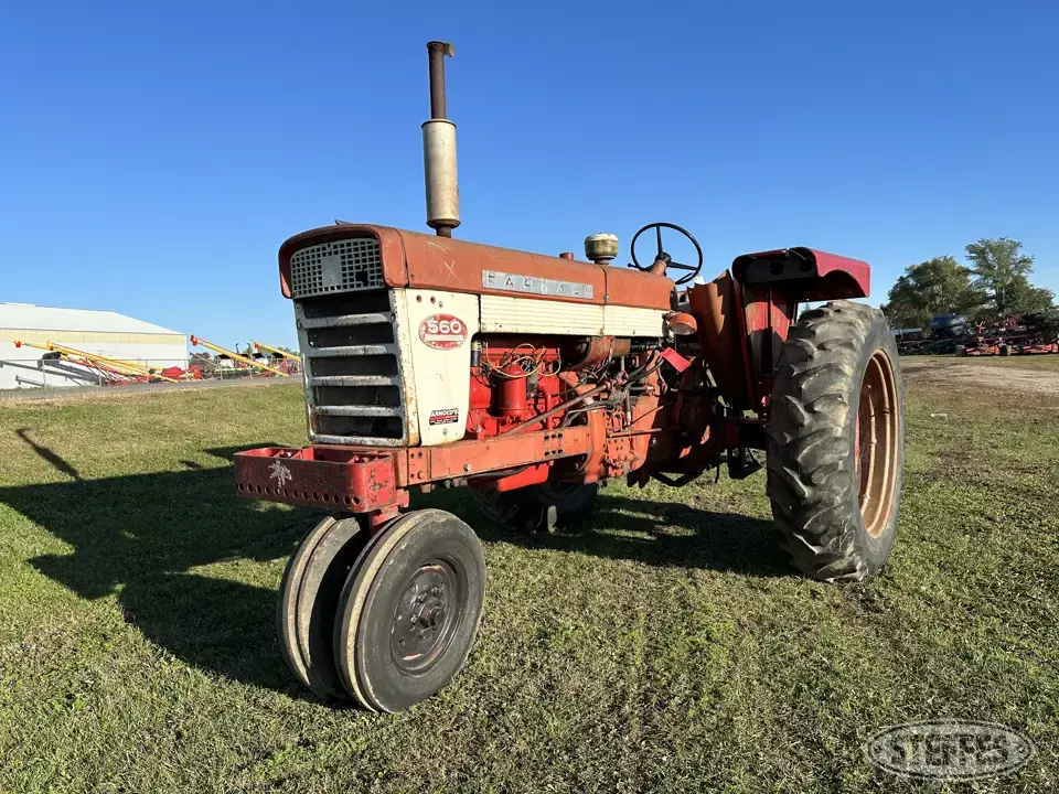 1958 International 560 2WD Tractor