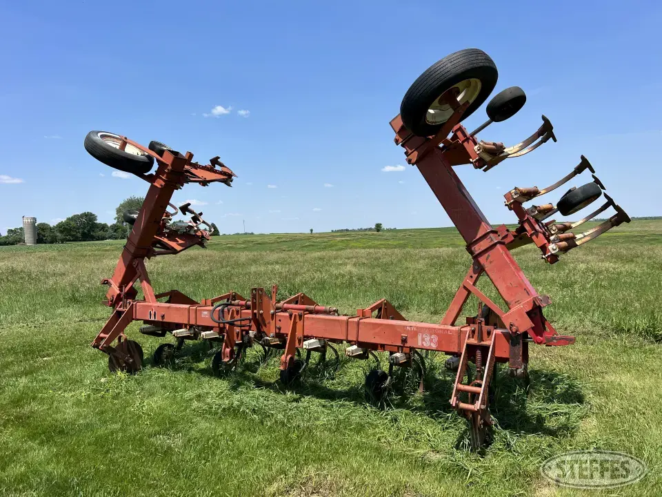 Case IH 133 Row Crop Cultivator