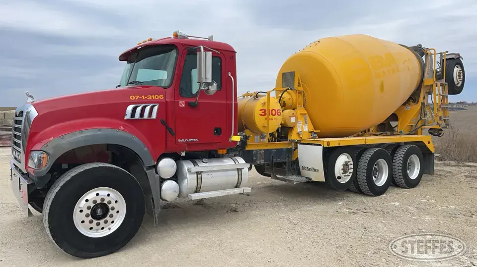 2007 Mack CTP713 Mixer Truck