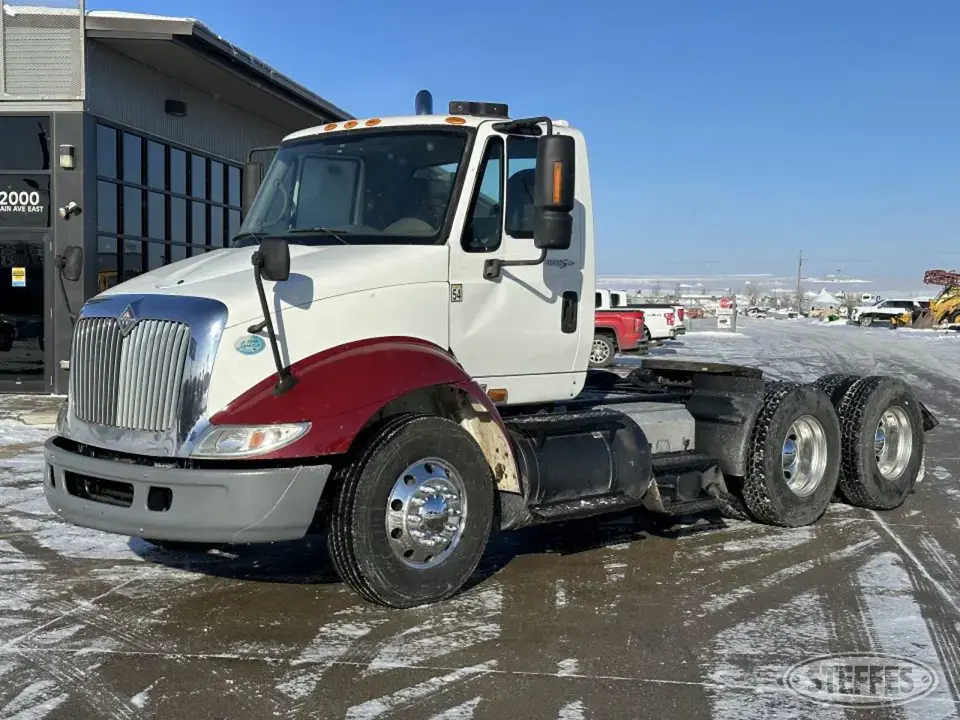 2009 International 8600 Conventional Truck without Sleeper